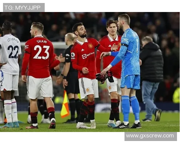 曼联友谊赛大胜莱比锡红牌事件引发全场热议与战术分析